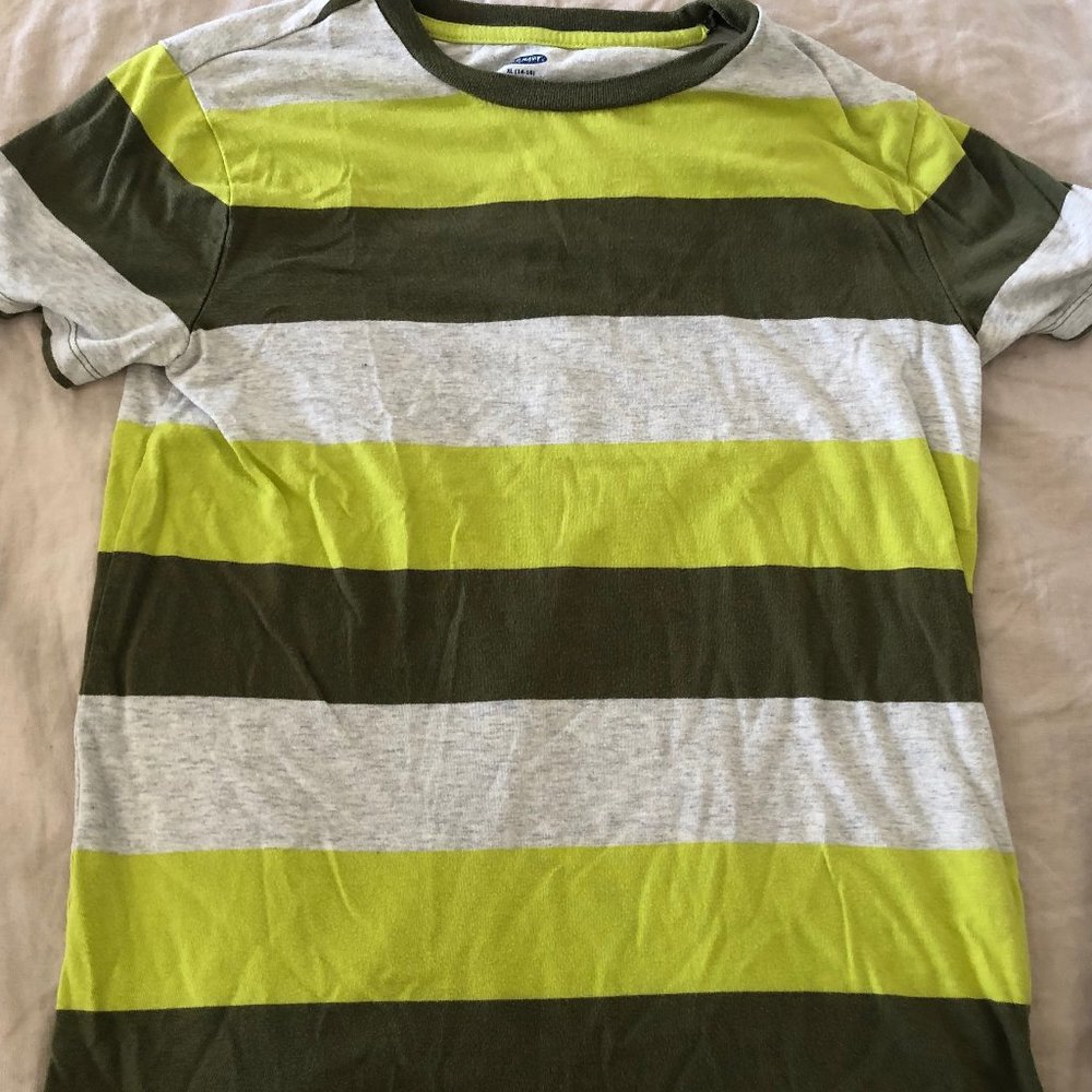 Old Navy Boys size 12-14 green and white striped t-shirt
